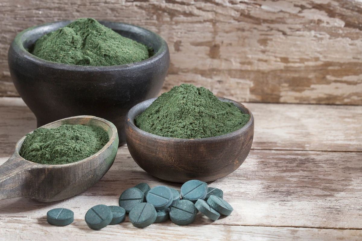 impacchi e maschere per capelli alla spirulina